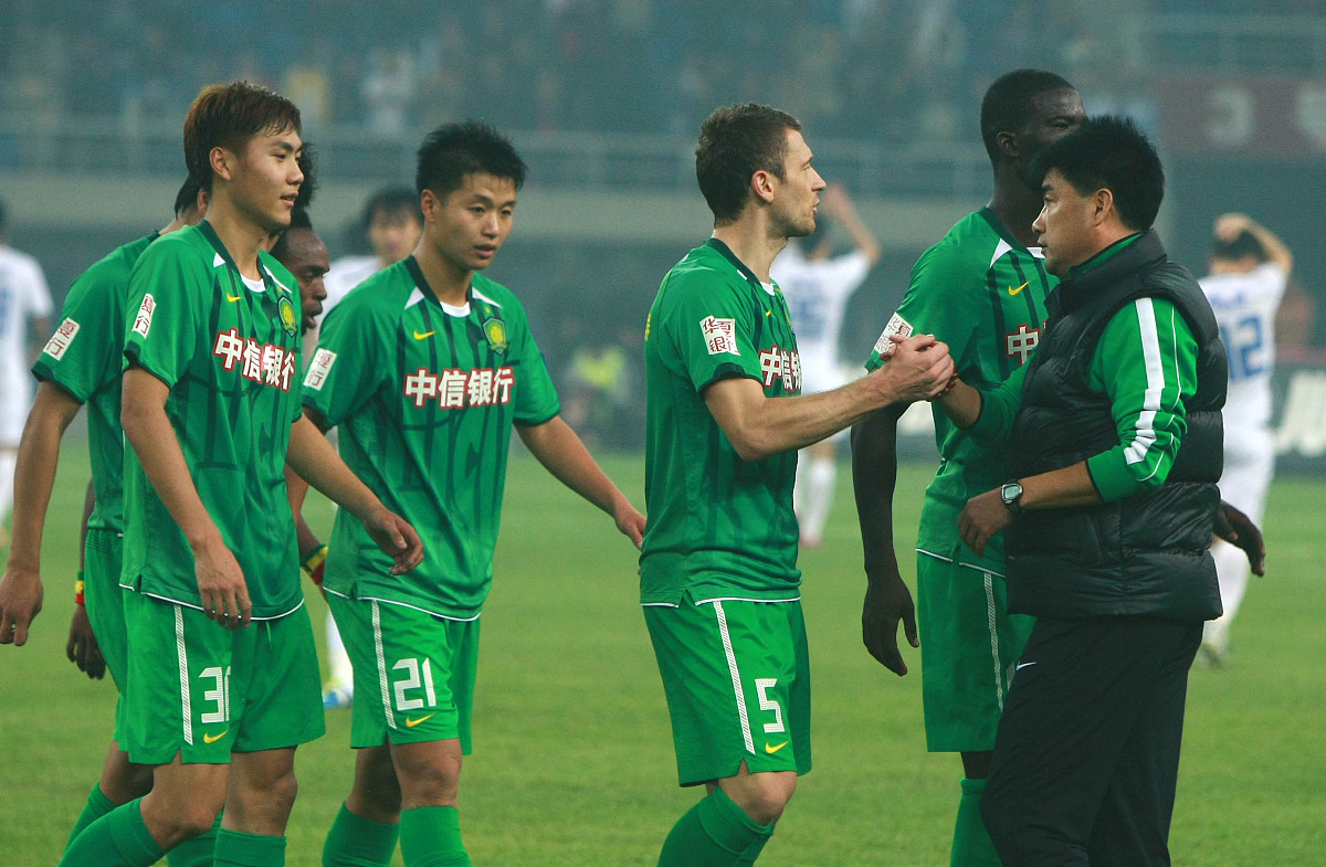 完美体育赛事官方-雄狮队关键时刻发挥出色，翻盘成功