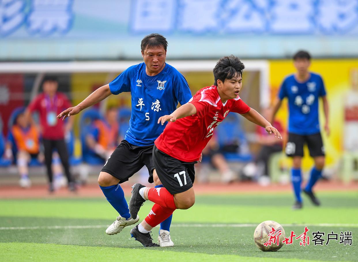 完美体育运营中心-全队出击！集体奋力拼抢，争夺胜利的关键