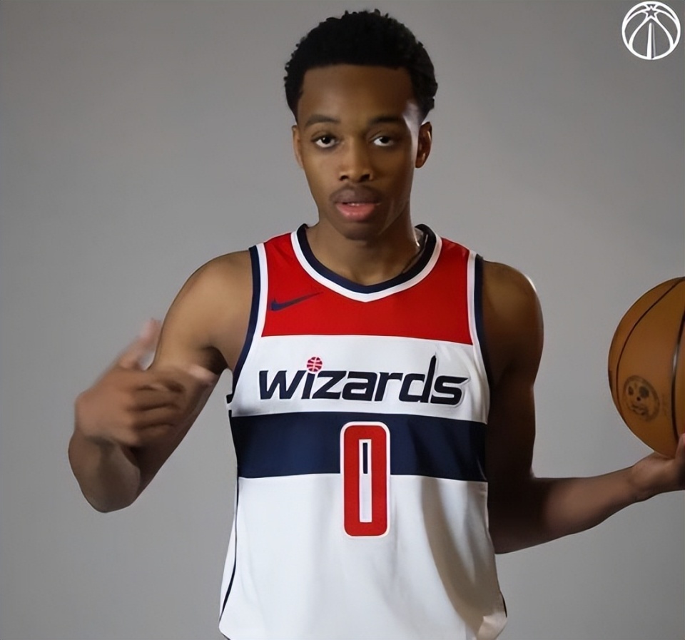 关于法甲新秀连胜三轮，领先榜首，欲冲击联赛冠军的信息